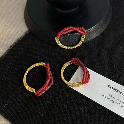 Retro C-Shape Metal Texture Red Artificial Pearl Elastic Ring Geometric Gold Plated Alloy Stretch Ring Niche Design Unisex Jewelry