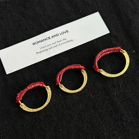 Retro C-Shape Metal Texture Red Artificial Pearl Elastic Ring Geometric Gold Plated Alloy Stretch Ring Niche Design Unisex Jewelry