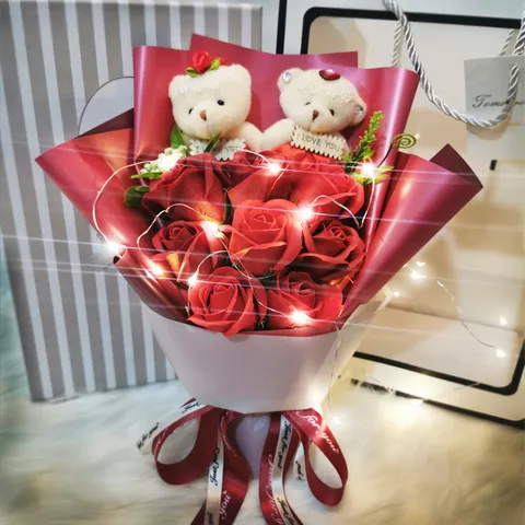 Romantisches Seifenrosen Blumenstrauß Geschenkset Mit Plüschbären LED Lichterkette Geschenkbox Handtasche Für Valentinstag Muttertag