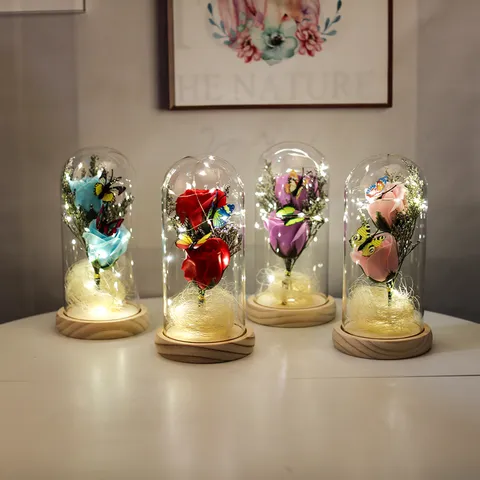 Regalo de San Valentín Rosa de Jabón Artificial Cúpula de Vidrio LED Con Mariposa Base de Madera Decoración Romántica Luz de Mesa