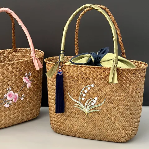 Handwoven Willow Wicker Storage Basket Embroidered Floral Gift Basket With Ribbon Tassel Home Organization