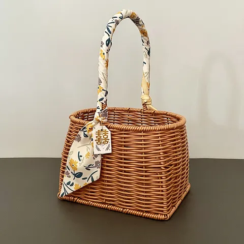 Ins Woven Plastic Rattan Gift Basket Handheld Wedding Birthday Party Storage Basket With Scarf And Tag