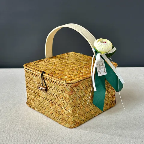 Square Seagrass Woven Gift Box With Leather Handle Hand-woven Storage Basket With Lid For Wedding Mother's Day Favors Home