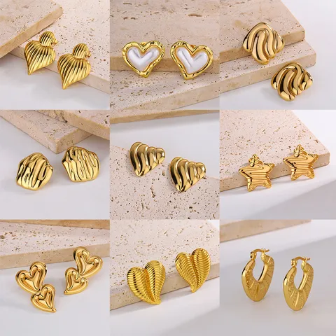 Boucles d'Oreilles Clous en Forme de Coeur en Acier au Titane Chic Français pour Femmes Plaqué Or Géométrique Étoile Coeur Boucles d'Oreilles Élégant Bijoux de Fête Vintage