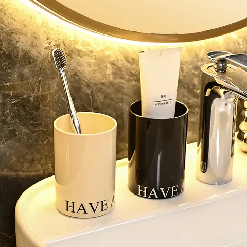 Minimalistisch Luxus Paar Mundspülbecher Kunststoff Zahnbürstenhalter Badezimmer Reisen Wohnheim Creme Schwarz Druck Becher