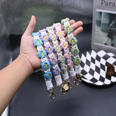 Bohemian Handmade Woven Daisy Flower Wrist Strap Keychain Cotton Rope Anti-Loss Key Ring For Women Bag Accessories