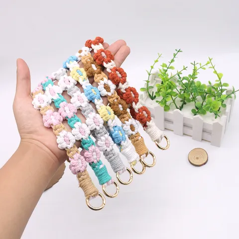 Handmade Woven Flower Keychain Daisy Bag Charm Crochet Phone Lanyard Floral Pendant For Women Girls Gift New Year Style