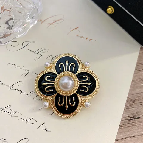 Bijoux en Émail Noir de Style Palais Vintage pour Femmes Broche en Alliage Incrustée de Perles Artificielles et Boucles d'Oreilles Clous Accessoires Rétro