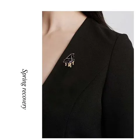 Vintage Enamel Grand Piano Brooch Gold Plated Alloy Musical Instrument Breastpin For Suit Coat Dress Accessories Women Jewelry