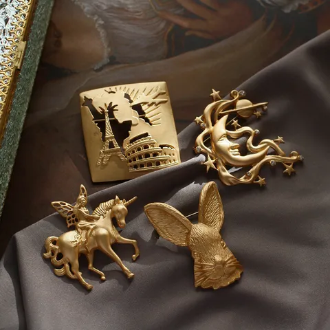 Vintage Mat Goud Hofstijl Broche Voor Dames Elegante Legering Strass Pak Pin Konijn Maan Engel Architectuur Sieraden