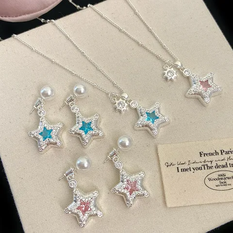 Squisito Set di Gioielli in Lega di Rame con Collana Pendente Stella e Orecchini a Bottone con Perle Artificiali e Strass Donna