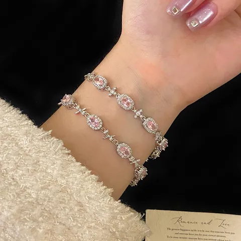Squisito Bracciale in Zirconia Rosa Fragola Per Donna Rame Placcato Argento Quadrifoglio Cuore Fiocco Gioielli da Sovrapporre Regalo