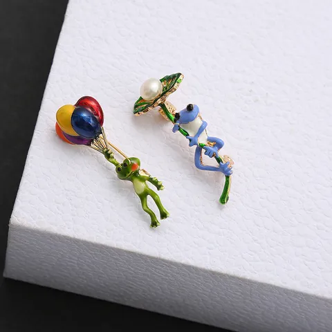 Creative Cartoon Frog Brooch Alloy Enamel Colorful Balloon Animal Brooch Badge Pin For Women Men Fashion Decorative Jewelry