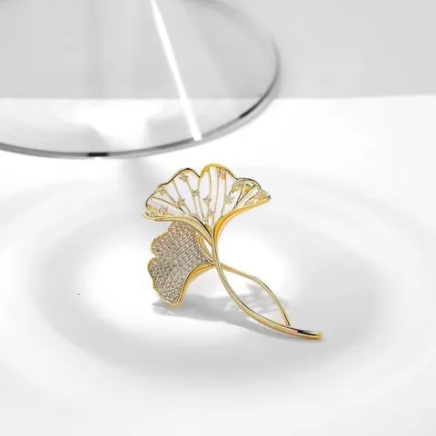 Elegant Alloy Ginkgo Leaf Brooch For Women Sparkling Rhinestone Inlaid Flower Pin Fashion Suit Corsage Jewelry Accessories