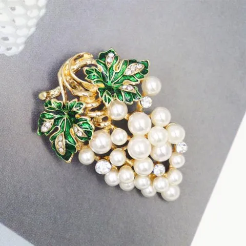 Korean Style Alloy Grape Brooch For Women With Artificial Pearls Rhinestones Green Enamel Leaf Elegant Suit Dress Lapel Pin Jewelry Gift