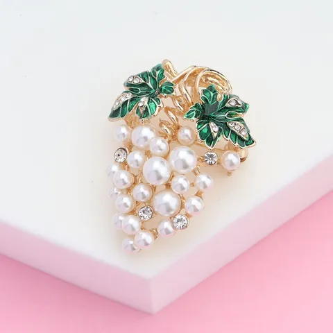 Korean Style Alloy Grape Brooch For Women With Artificial Pearls Rhinestones Green Enamel Leaf Elegant Suit Dress Lapel Pin Jewelry Gift