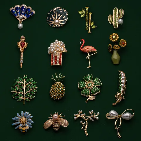 Vintage Alloy Enamel Animal Plant Fruit Brooches Rhinestone Artificial Pearl Lapel Pin Badge Backpack Women Jewelry