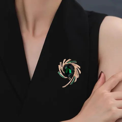 Elegant Alloy Zirconia Star Brooch For Women Luxury Korean Style Pear Shaped Crystal Rhinestone Pin Accessory Gift