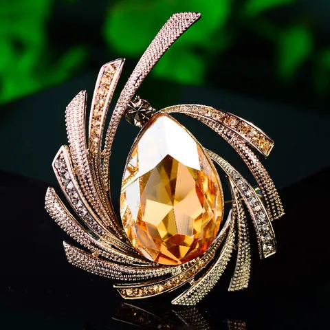 Elegant Alloy Zirconia Star Brooch For Women Luxury Korean Style Pear Shaped Crystal Rhinestone Pin Accessory Gift