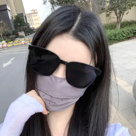 Masque Solaire Visage pour Femmes à l'Acide Hyaluronique Protection UV Respirant Protection Coins des Yeux Été Extérieur