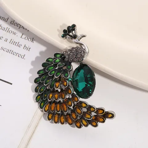 Vintage Alloy Rhinestone Flower Basket Peacock Camera Brooch Pin For Women Fashion Jewelry Retro Animal Badges Gift