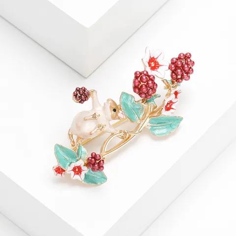 Broche de Esmalte Ardilla y Uva Vintage Aleación Animal Pin Con Bayas Rojas Hoja Flor Joyería para Mujeres