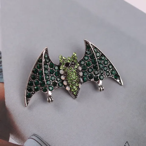 Creative Bat Brooch Alloy Rhinestone Inlaid Animal Lapel Pin Halloween Fashion Clothes Accessory For Women Party Jewelry Gift