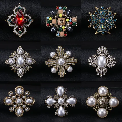 Baroque Vintage Cross Brooch For Women Luxury Rhinestone Artificial Pearl Palace Style Alloy Star Brooch Pin Accessory