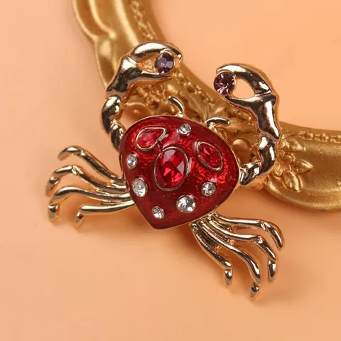 Vintage Enamel Crab Brooch For Women Alloy Rhinestone Animal Pin Jewelry For Scarf Shawl Coat Decoration Red Gold