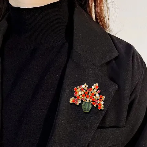 Vintage Flower Vase Brooch For Women Elegant Alloy Rhinestone Artificial Pearl Pin For Suit Coat Clothing Accessories