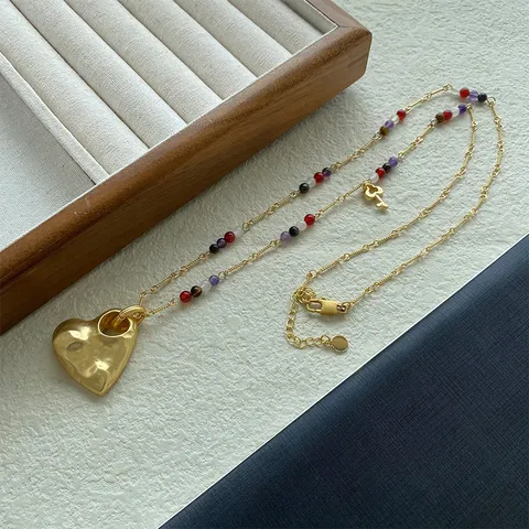 Collier Long Pendentif Coeur 3D et Clé Texture Perles Colorées Bijoux en Alliage de Cuivre Cadeau pour Femmes
