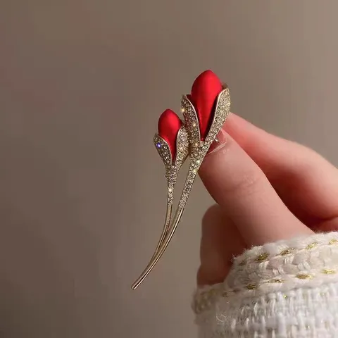 Vintage Red Rose Tulip Brooch For Women Gold Plated Alloy Rhinestone Flower Pin For Suits Wedding Banquet Jewelry Gift