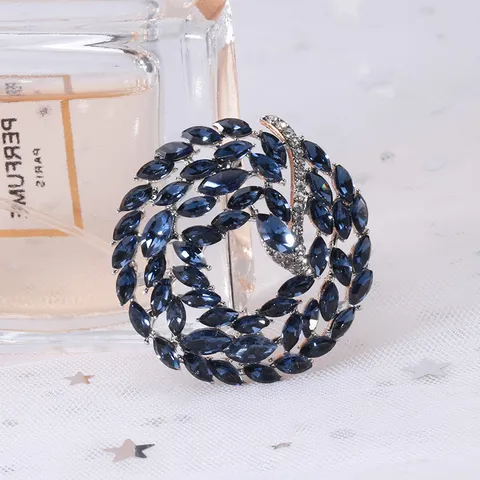 Elegante Brosche Im Koreanischen Stil Geometrischer Kreis Für Damen Legierung Strass Kristall Blumenkranz Anstecknadel Für Hochzeit Party Mode Accessoire