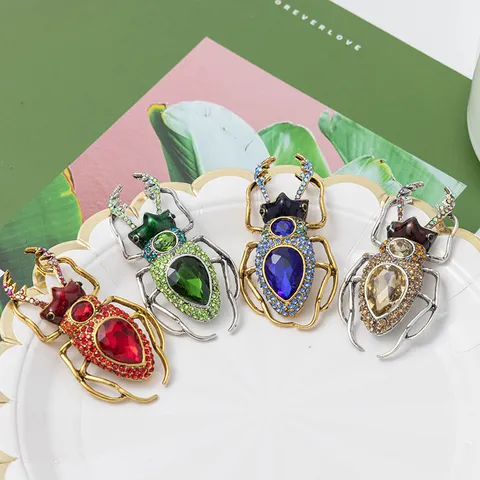 Punk Style Beetle Insect Brooch Alloy Rhinestone Inlaid Personalized Creative Suit Accessory Pin For Men Women Vintage Jewelry