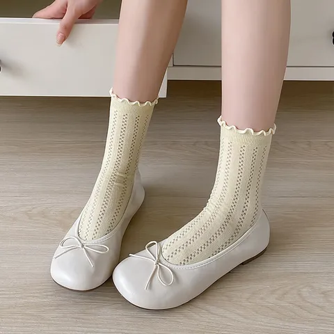Damen Casual Baumwolle Socken Rüschen Mesh Atmungsaktiv Gestreift Sport Socken College Stil Mittellange Socken Geschenk