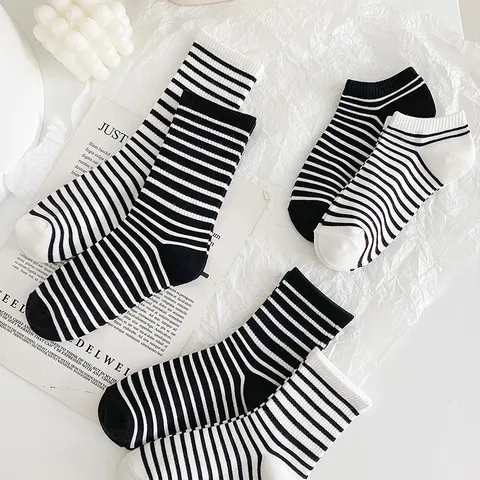 Calcetines de Algodón de Rayas Horizontales Blancas y Negras Estilo Preppy Calcetines de Media Pantorrilla Casuales Absorbentes de Sudor para Mujeres Adolescentes Deporte Diario