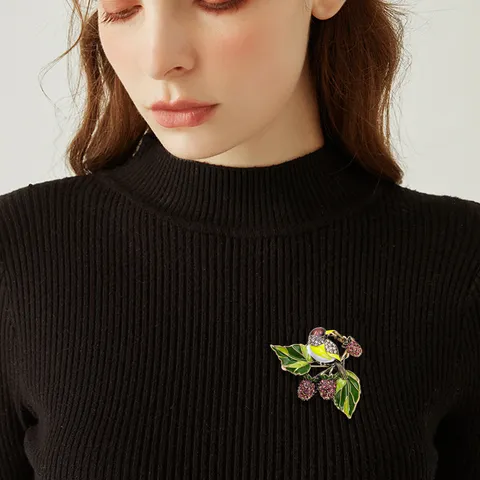 Vintage Magpie Bird Strawberry Brooch Pin Zinc Alloy Rhinestone Enamel Fruit Floral Suit Coat Corsage Jewelry For Women