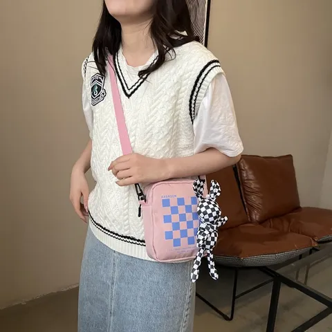 Bolso Bandolera de Nailon a Cuadros Dulce Japonés Para Mujer Lindo Colgante de Conejito de Peluche Bolso de Hombro Pequeño Ins Moda Mini