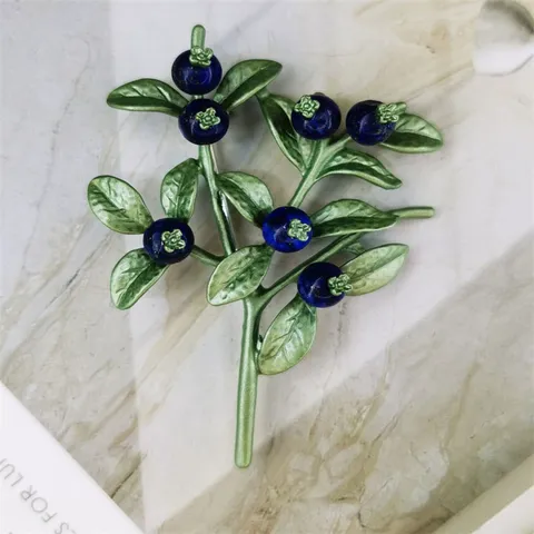 Elegant Green Lacquer Blueberry Fruit Brooch For Women Alloy Faux Lapis Lazuli Botanical Pin Corsage Vintage Plant Jewelry Accessory