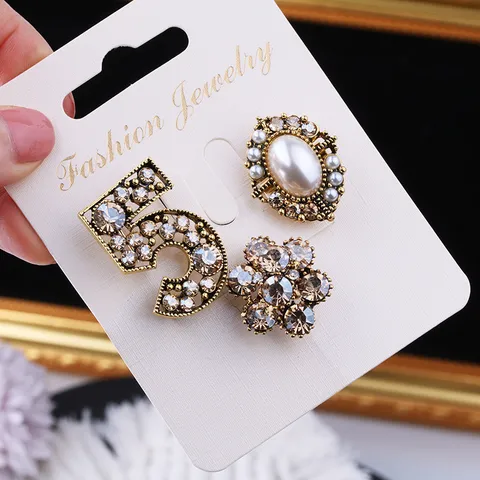 Retro Alloy Rhinestone Artificial Pearl Brooch Set Elegant Number 5 Flower Shape Pin For Women Suits Coats Accessory