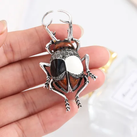 Vintage Alloy Insect Beetle Brooch For Women Luxury Rhinestone Enamel Drip Oil Corsage Creative Clothing Accessory Animal Pin