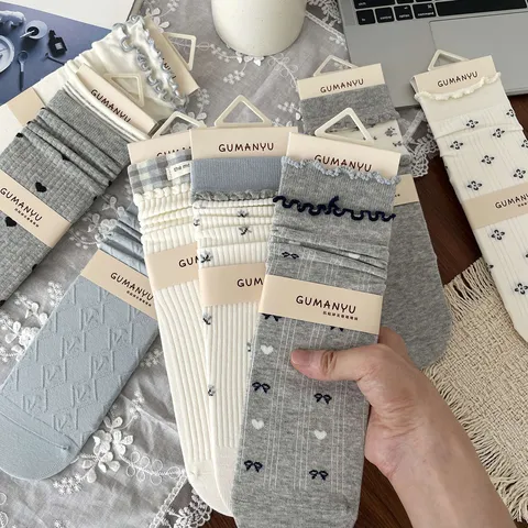 Damen Japanischer Stil Süße Blumen Rüschen Socken Baumwollmischung Herz Kariert Rautenmuster Crew Socken Lässige Strumpfwaren