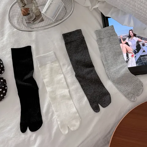 Women Minimalist Tabi Split Toe Mid-Calf Socks Combed Cotton Solid Color Ribbed Seamless Two-Toe Casual Everyday Socks
