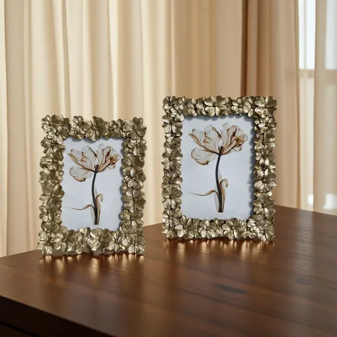 European Vintage Resin Photo Frame Gold Carved Floral Relief Picture Frame Ornate Desk Tabletop Wall Hanging Home Decoration Display Frame