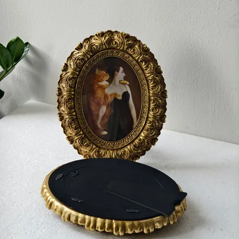 Cadre Photo Ovale en Relief de Résine Or Antique Vintage Français Peinture à l Huile Portrait Drôle de Chat et Dame Décoration Murale Bureau