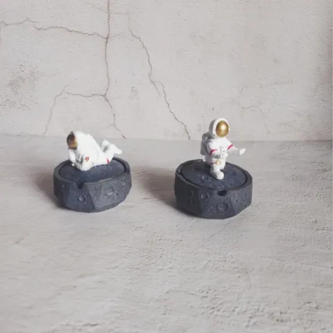 Creative Astronaut Resin Statue Desk Ornament Modern Light Luxury Space Figure Home Living Room Table Decor Crafts Gift