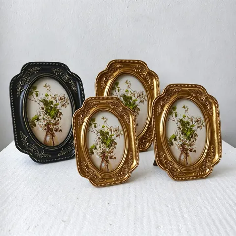 Vintage Resin Photo Frame European Baroque Relief Carved Picture Frame Elegant Floral Decorative Table Ornament Living Room Entryway Home Decor