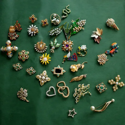 Baroque Vintage Palace Zinc Alloy Brooch Pin Women Men Artificial Pearl Rhinestone Enamel Animal Cross Jewelry Accessories