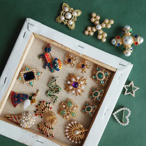 Baroque Vintage Palace Zinc Alloy Brooch Pin Women Men Artificial Pearl Rhinestone Enamel Animal Cross Jewelry Accessories