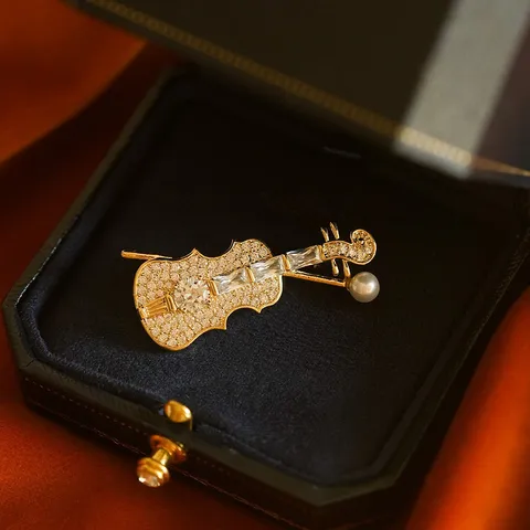 Elegant Vintage Gold Plated Copper Violin Brooch With Rhinestone And Artificial Pearl Musical Instrument Pin For Women Suits Accessory